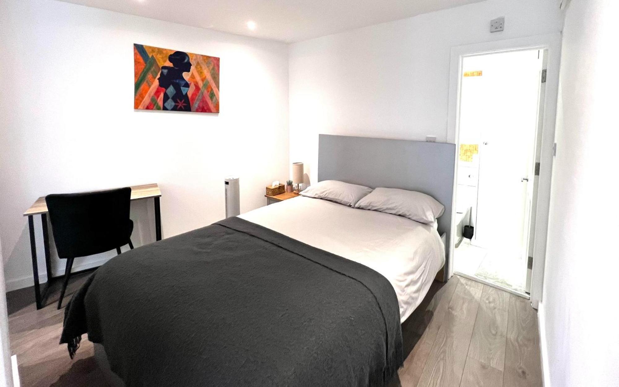 Modern With Free Wifi Apartment London