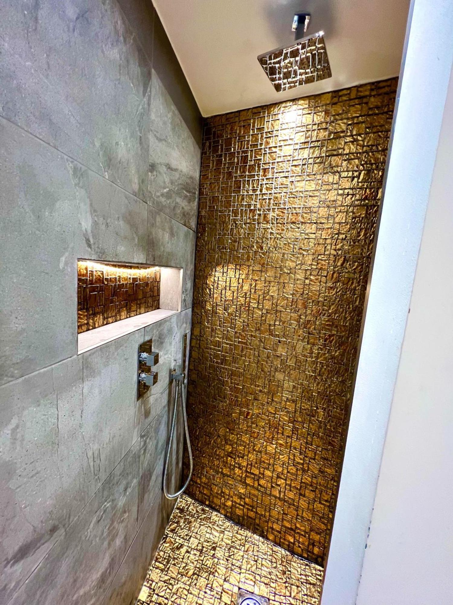 Modern With Free Wifi Apartment London